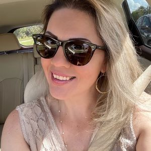 Meet your Posher, Alexandra